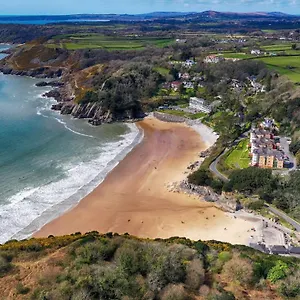 https://caswell-beach-chalet-located-in-gower-peninsula.cardiffhotelswales.com
