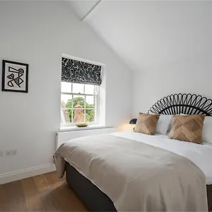 https://marygate-garden-view-apartment.yorkshirehotels.net
